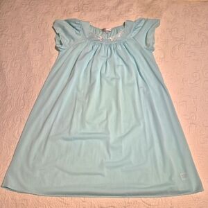 Miss Elaine women's size Medium sea foam nightgown petal embroidery EUC